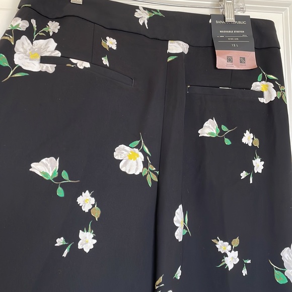 Banana Repulic, Black Floral, Wide Leg Pants, Size 12 Long - Picture 7 of 11